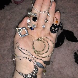BUNCH of earrings!